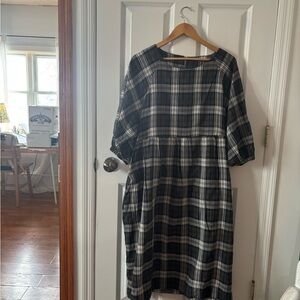 Elegant Black and White Plaid Long Sleeve Dress